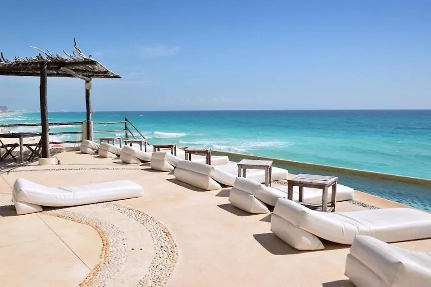 Cancun Plaza Condos 0*,